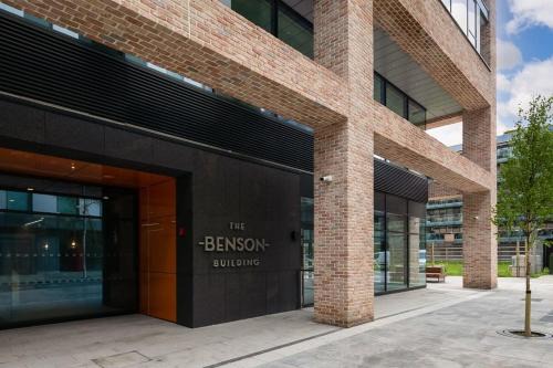 Grand Canal Dock Apartment | The Benson One by Dublin At Home