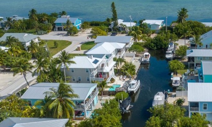 Ramrod Key House | The Bent Anchor-boat lift diving snorkeling fishing key deer 22 miles Key West