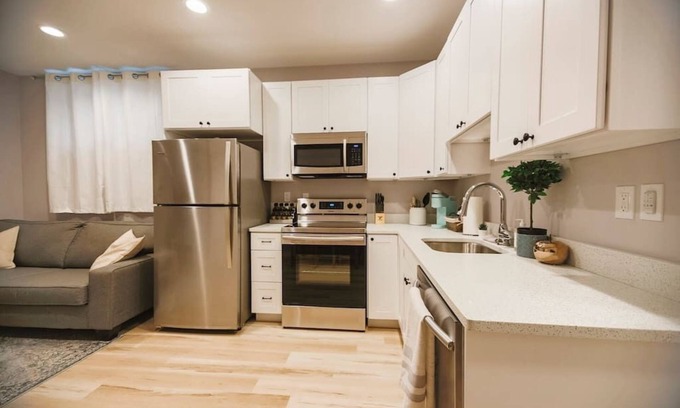 Saskatoon Apartment | The Bentley - **Close to Downtown and River!!**❤️