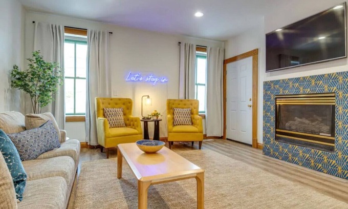 Market East District Apartment | THE BEST Downtown Spot! Free parking,Pet friendly.