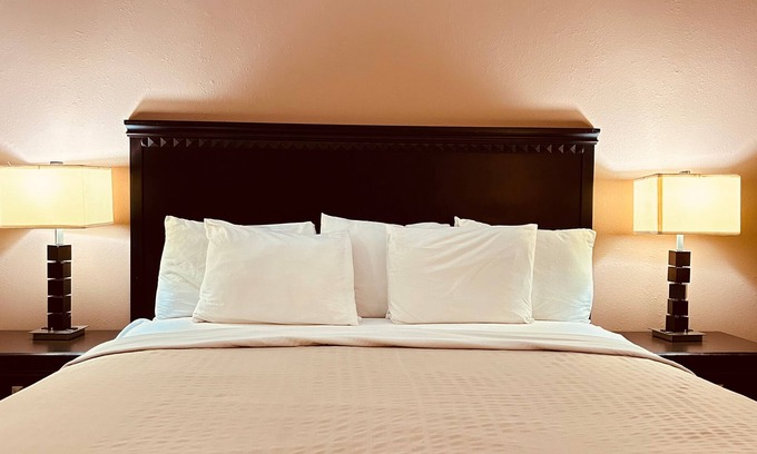 Markham Hotel | The Best Inn & Suites