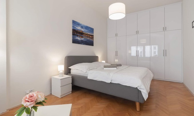 Prague 1 Apartment | The ๐๐๐ฆ๐ง ๐๐ข๐๐๐ง๐๐ข๐ก in Prague โ Charles Bridge within walking distance