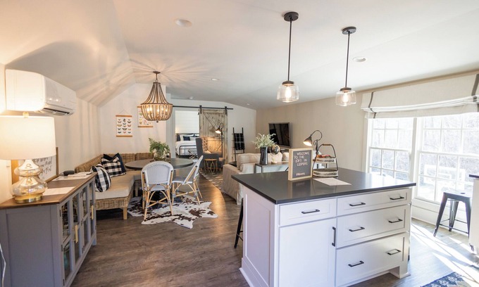 Franklin Apartment | The best of Franklin! Beautiful listing on private acreage & minutes to downtown