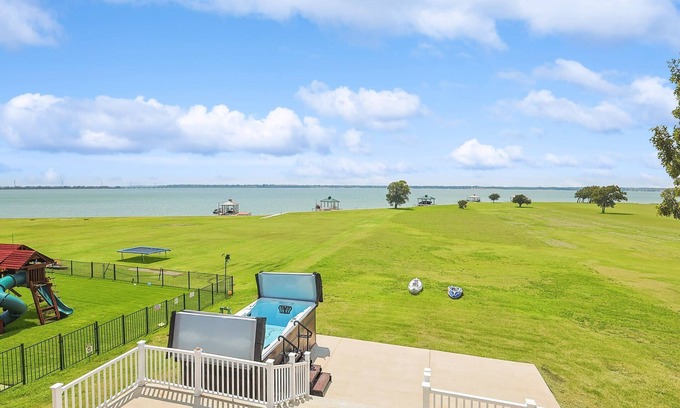Rockwall House | The Best of Lakeside Living - Luxury at its Finest