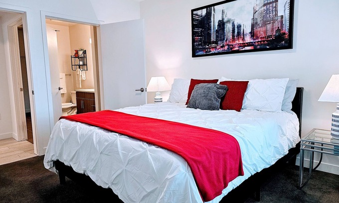 Salt Lake City Apartment | The Best of Work & Leisure w/a Great View! 1B/1Ba, Gym, Hot-Tub, EV Chrgr Access