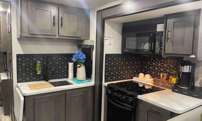 Floral Park RV Rental | The Best Spacious RV in New York!