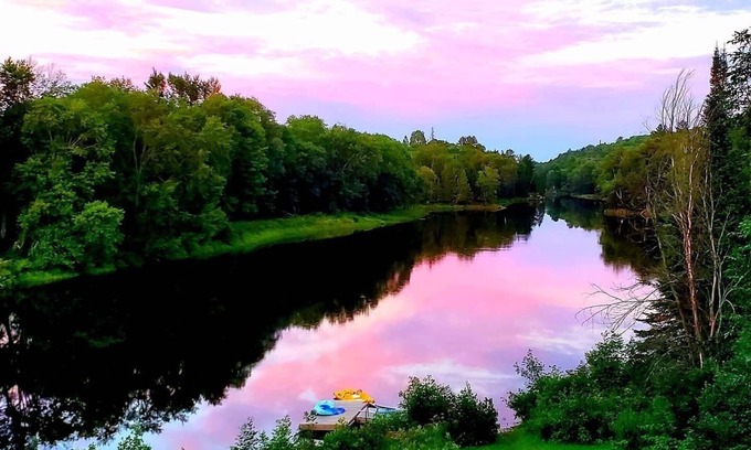 Dunchurch Cabin | The best view on the Magnetawan River! Rustic cottage with all amenities!