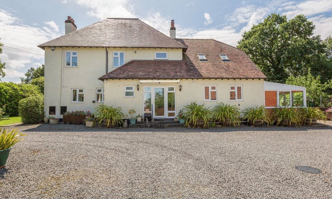 Church Stretton House | THE BIG DINGLE, family friendly, with open fire in Church Stretton