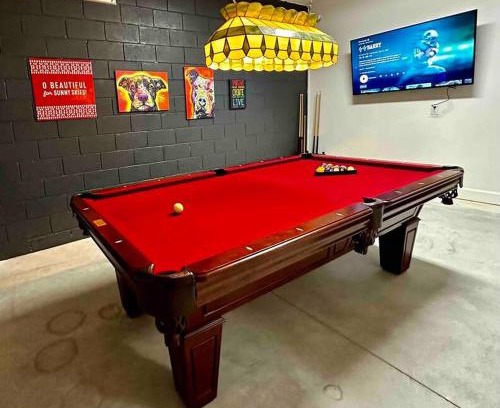 Sanford House | The Billiard close to downtown with fenced yard