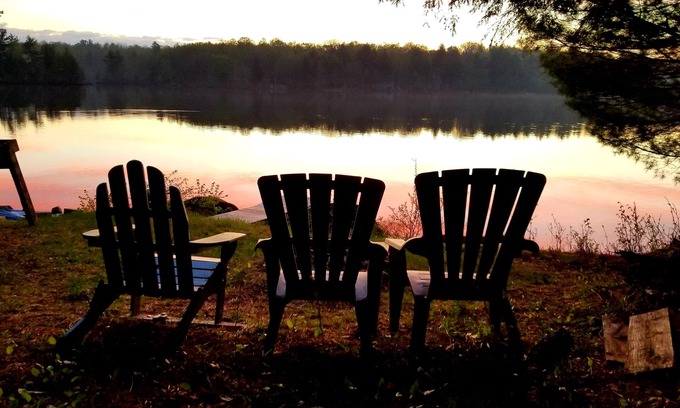 Mount Vernon Cabin | The Birches - Large 3 Bedroom Cottage on Torsey Lake, Mount Vernon ME