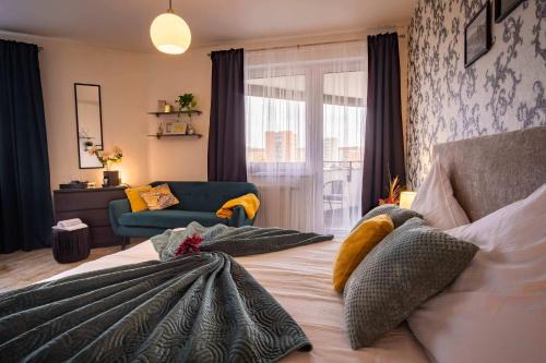Brno Apartment | The Black & Green Retreat