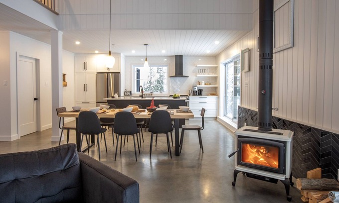 Sainte-Beatrix Ski Chalet | The Black Mill