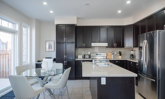 Bowmanville House | The Bliss has its unique style and a relaxing porchn