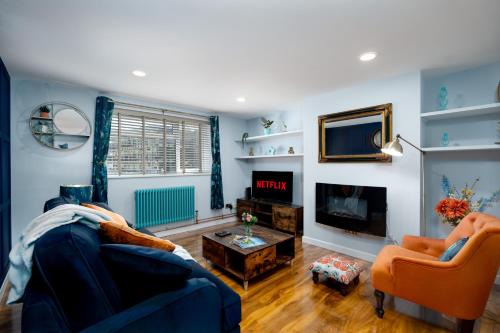 Plymouth Apartment | The Blue Barbican Flat- spacious, stylish, in a perfect location and accessible