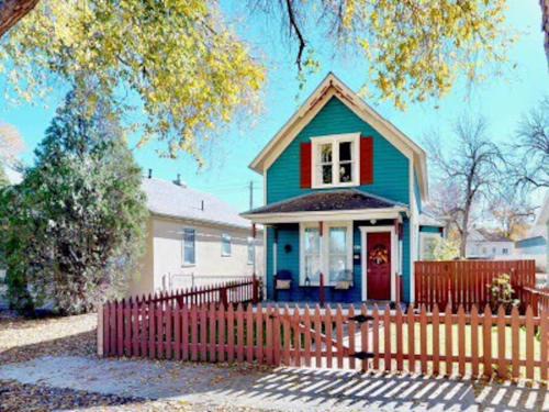 Montrose House | The Blue Bungalow