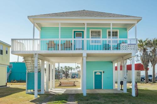 Surfside Beach House | The Blue Haven - Cute Beach Bungalow With Easy Access to Sand and Gulf Waters!