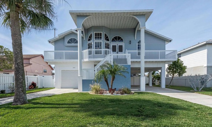 Spring Hill House | The Blue Heron- Waterfront-Gulf Access-Dock-Pool-Kayaks