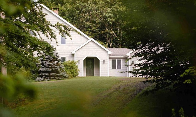 Maplecrest House | The Blue Hill House at Windham
