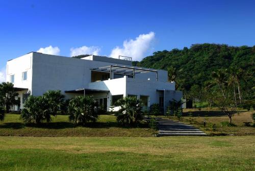 Fengbin Bed & Breakfast | The Blue Lagoon B&B
