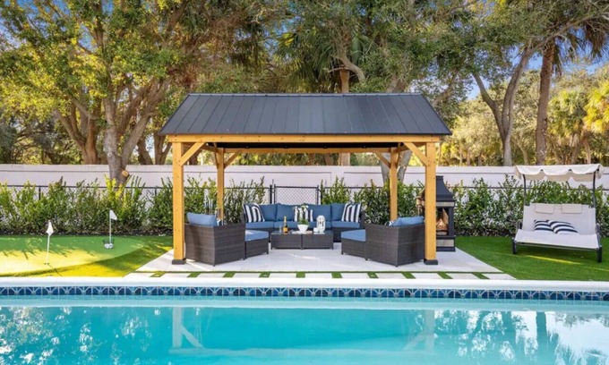 Palm Beach Gardens House | The Blue Palm: Pool & Golf + 1 mile to Beach 🌴