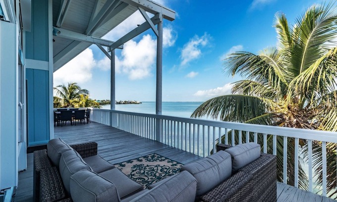 Cutthroat Harbor Estates House | The Blue Pearl: Spacious Open Water Retreat, Stunning Sunsets, Boat Bar, Room for Everyone & Fido!