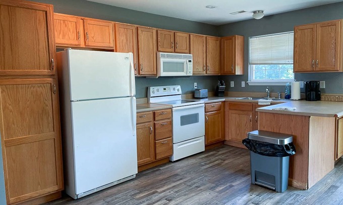 St. Robert House | The Blue Sage inn-Cozy home mins from post