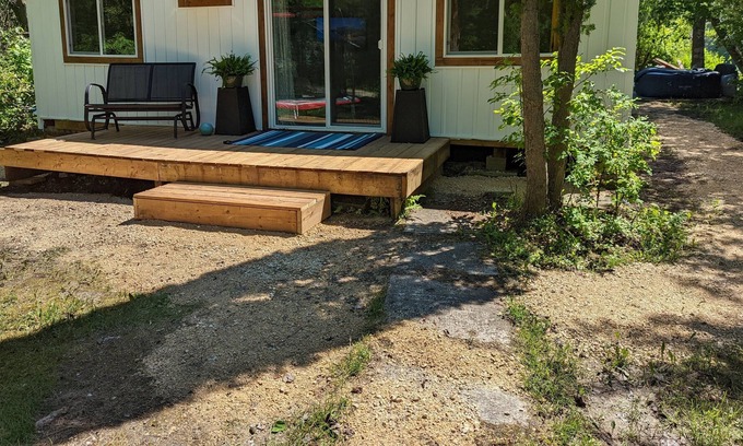 Winnipeg Beach Cottage | The Bluebell Hideaway; 4 Bedroom Cozy Cottage, 5 min walk to beach!