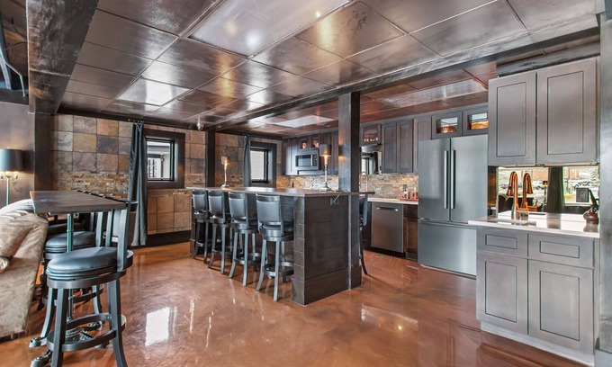 Holland Apartment | The Boardroom