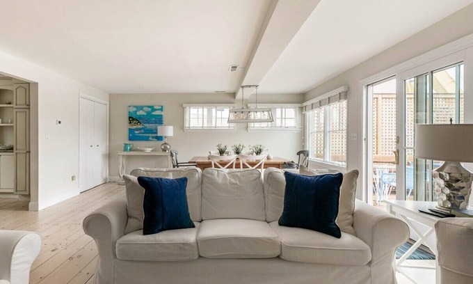 Rowayton House | The Boathouse on Five Mile River