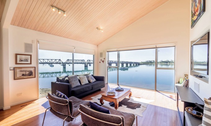 Tauranga House | The Boatshed - Tauranga City's tranquil hideaway