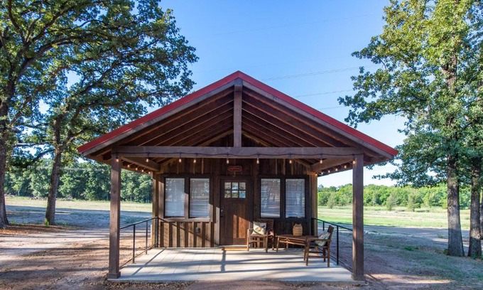 Elm Mott Ski Chalet | The Bobwhite Cabin 15MIN to Magnolia Baylor