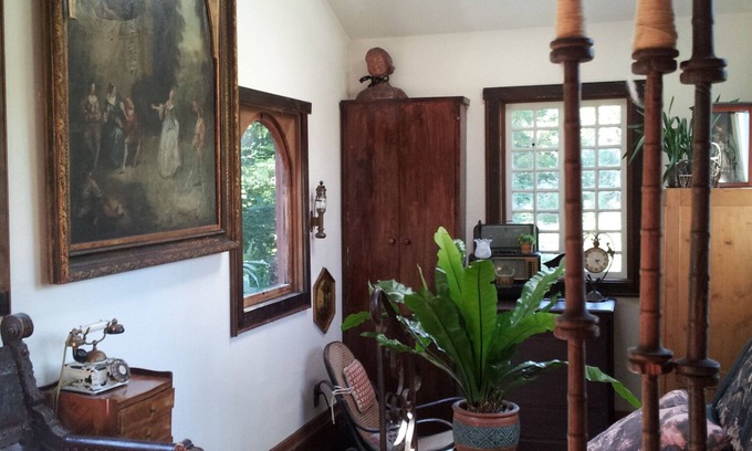 Bolinas Cottage | The Bolinas Cottage-Just a Minit!