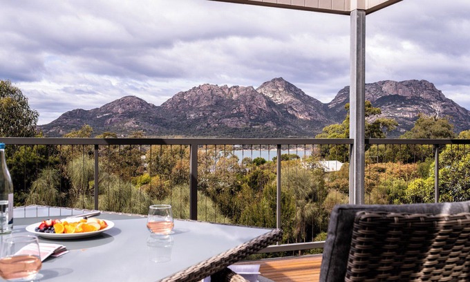Coles Bay House | The Bolthole - Freycinet Holiday Houses