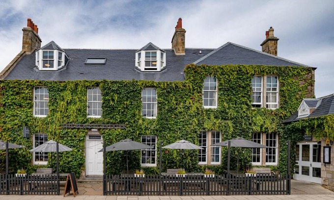 Gullane Hotel | The Bonnie Badger