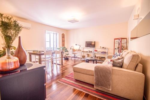 Sacramento Apartment | The Bonsai Apartment - Glamorous Chiado