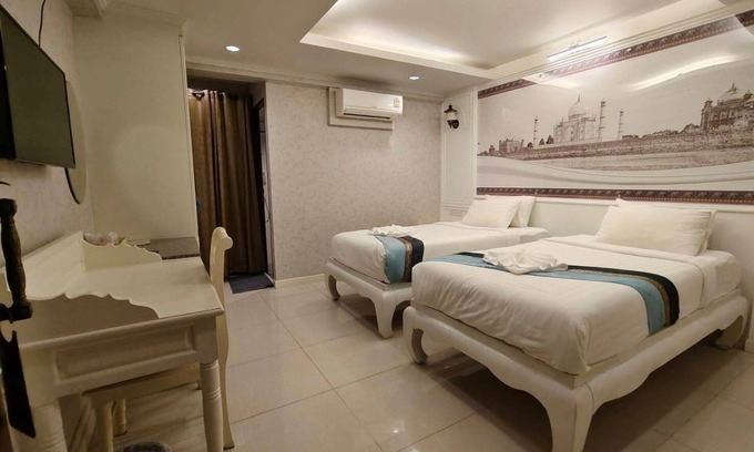 Thapae Hotel | The Boone Hotel