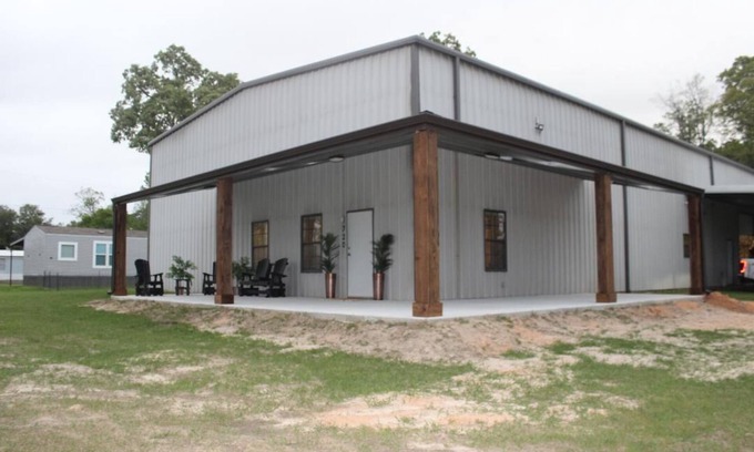 Negreet House | The BooneDocks Lodge in Toledo Bend. Come Experience spacious living.