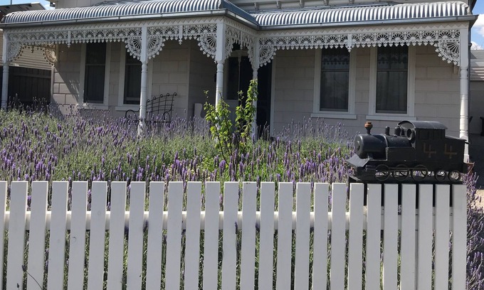 Williamstown Apartment | The Botanic Apartments, Williamstown - Walk to the beach, easy access to the Cit