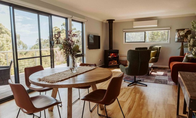 Waratah-wynyard Council House | The Bothy at Dòigh Nàdair - Boat Harbour