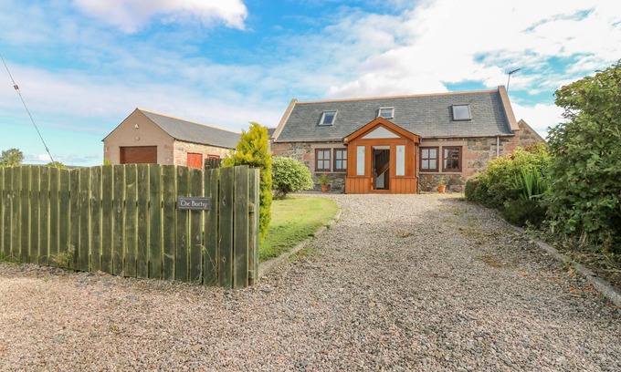 Peterhead Cottage | THE BOTHY, pet friendly, with a garden in Hatton, Aberdeenshire