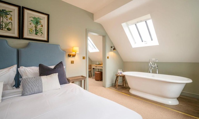 Henley Bed & Breakfast | The Bottle & Glass Inn - Deluxe Room - Room 3