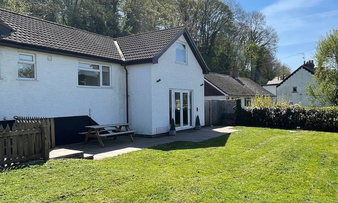 Redbrook Cottage | THE BRAMBLES, pet friendly, country holiday cottage in Monmouth