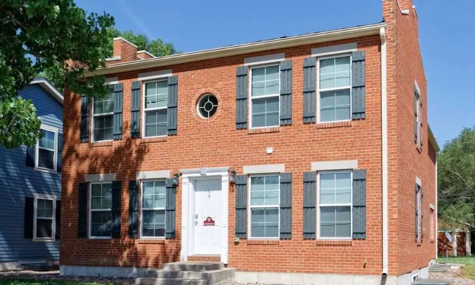 Nauvoo House | The Brickhouse in Nauvoo Sleeps 18!
