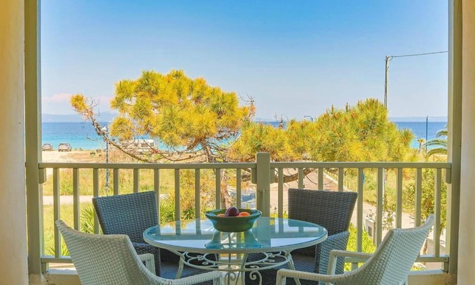 Afytos House | The bright house by the sea