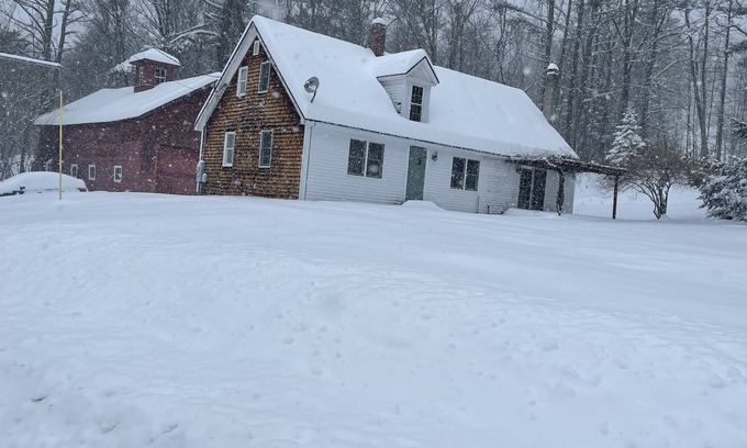 Bethel House | The Brook Cottage ~ Cozy & Dog Friendly!