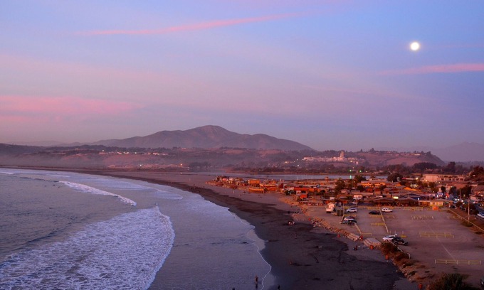 Concon House | The Brown House, in front of the Ocean next to the beach and waves at La Boca