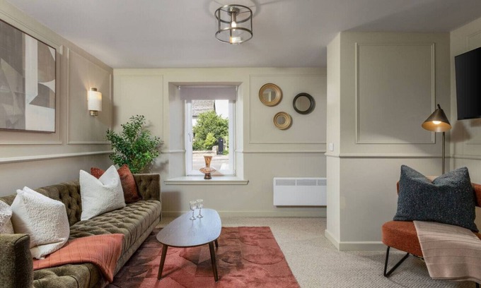 Tillicoultry Apartment | The Bruce's Quarter by The Wallace Monument