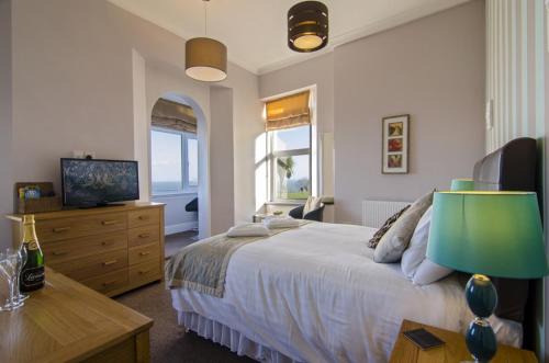 Babbacombe Hotel | The Buccaneer Inn