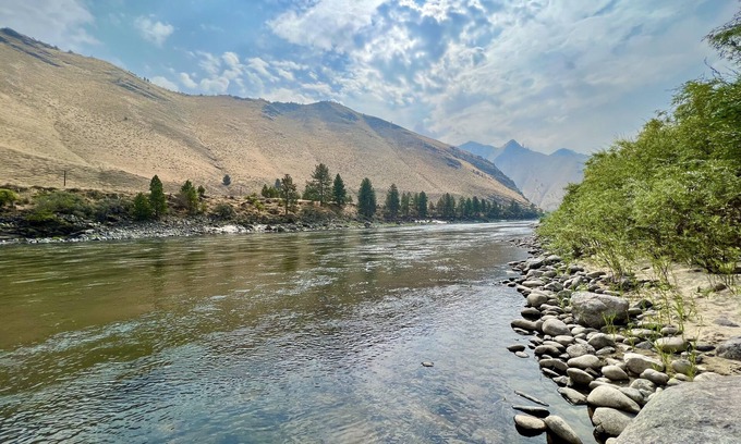Riggins House | The Building on The River R&R