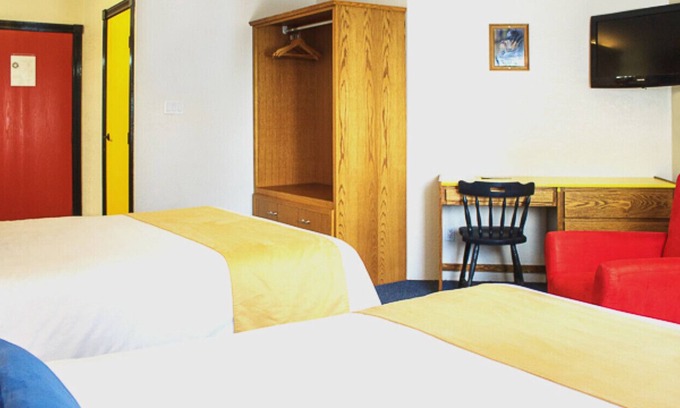Silver Star Mountain Hotel | The Bulldog Silver Star - Standard Queen + Queen 1
